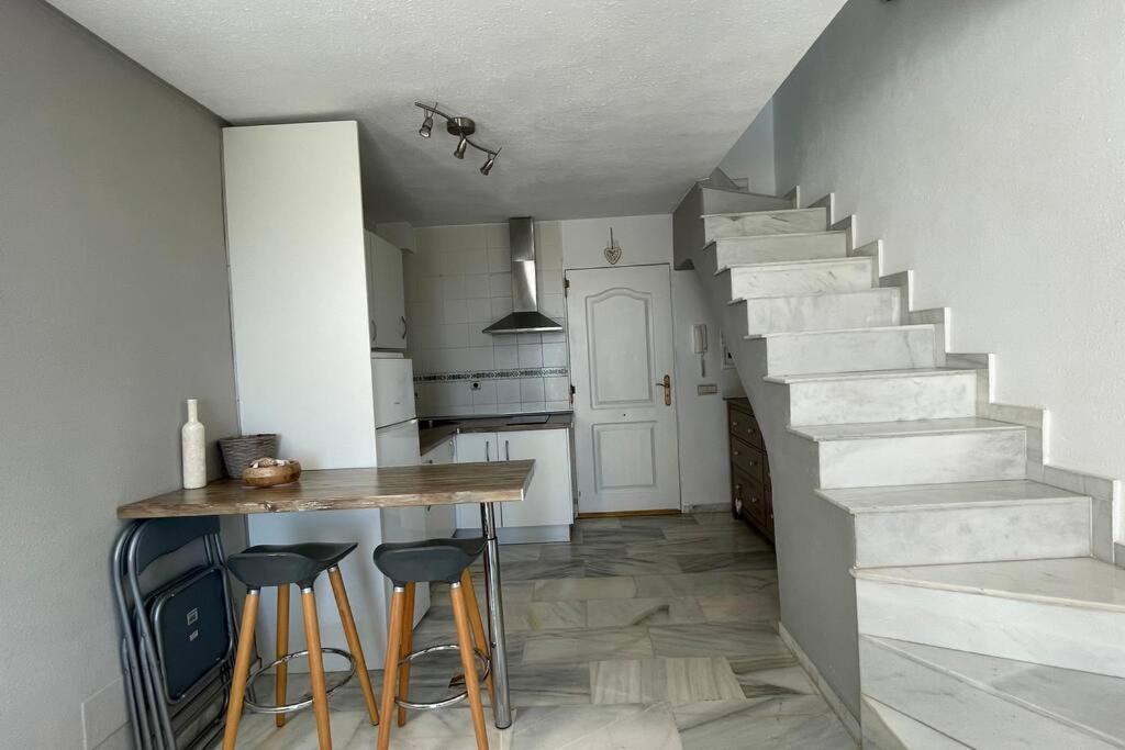 Atico Con Bonita Vista. En Urbanizacion Privada.! Lägenhet Estepona