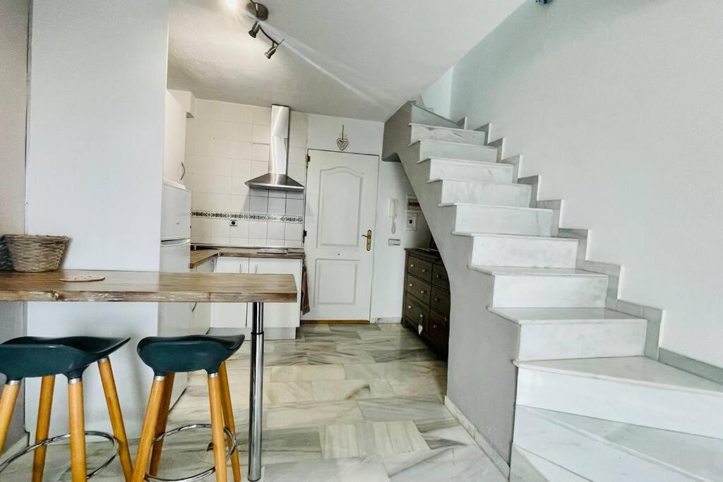 Atico Con Bonita Vista. En Urbanizacion Privada.! Lägenhet Estepona